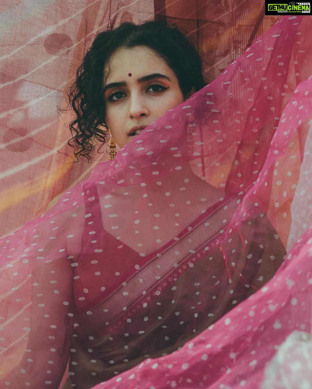 Sanya Malhotra Instagram - 📸 @mayank0491 Styling and Creative direction 💓@anjalimehta92