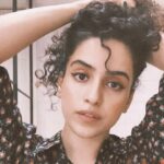Sanya Malhotra Instagram – Literally took sadiyan to grow out my curls after Dangal. This is to all those people who said “Aree tere toh baal lambe hee nahi ho rahe “ 😒😛👩🏻‍🦱
Art by @straycurls 
#curlybaalzindabaad