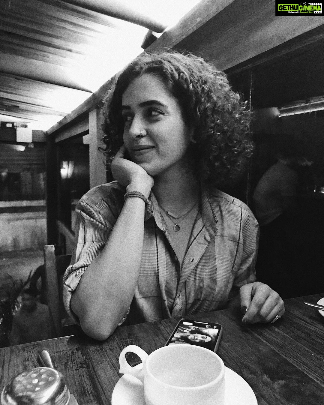 Sanya Malhotra Instagram - 📸 @mayank0491 . . . 🤳🏽 📱😋