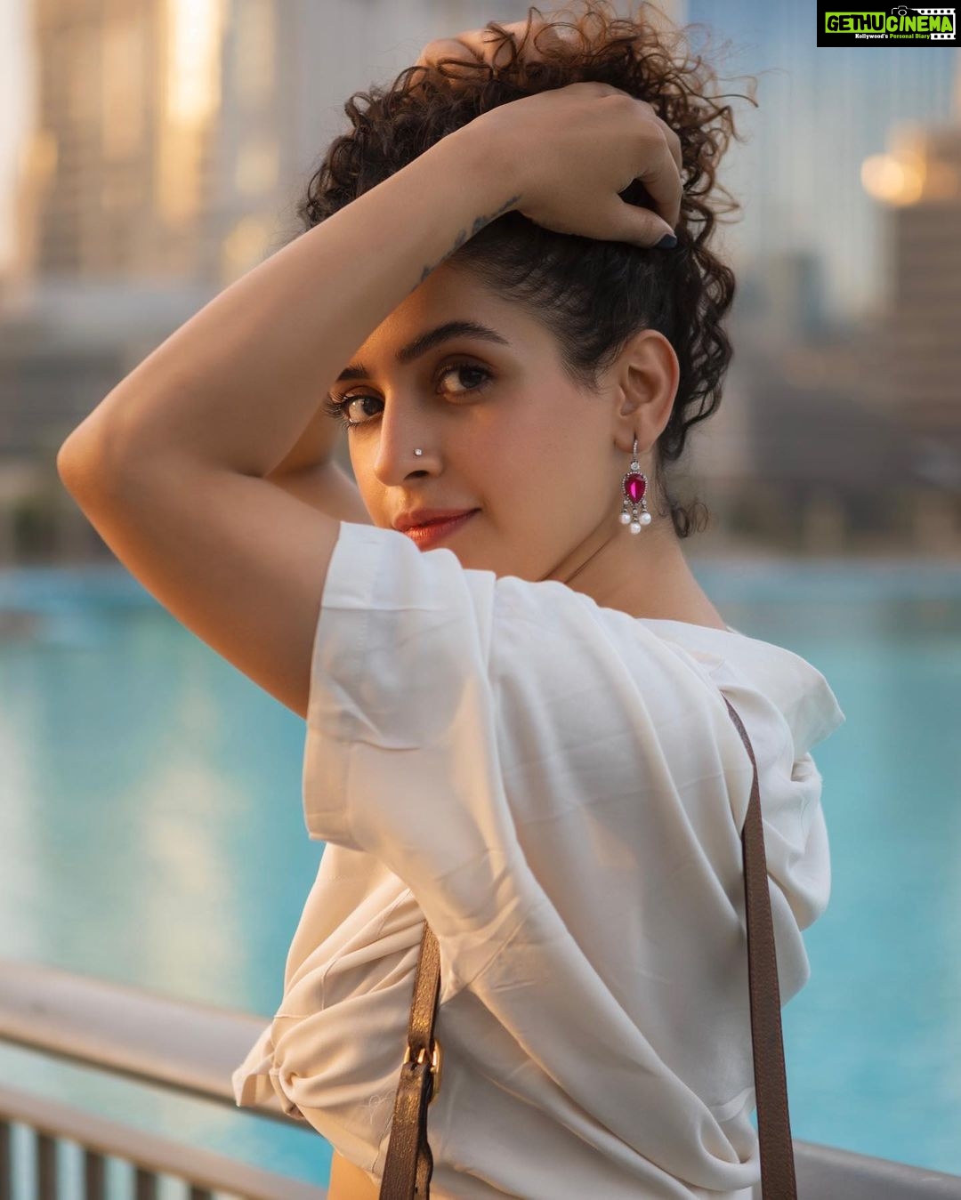 Sanya Malhotra Instagram - Ting ting 😉 #Throwback 📸 @anunaysood
