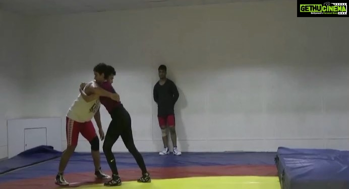 Sanya Malhotra Instagram - Zor se throwbacks #dangal