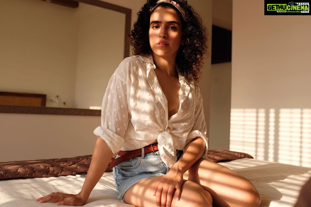 Sanya Malhotra Instagram - #selftimerforthewin 😛