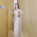 Sanya Malhotra Instagram - #65thfilmfareawards 🌝♥️ 💄 @natashamathiasmakeup 👗 @sharnitanandwana Styled by @theanisha 📸 @sonalig11