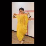 Sanya Malhotra Instagram - Bas yunhi ek throwback of an imprompturandomdancingfit 😛 💃🏻