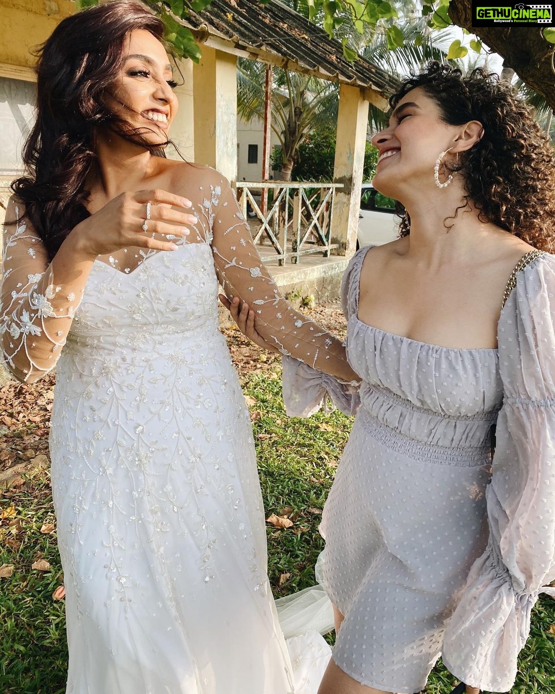 Sanya Malhotra Instagram - Nata just got married to her 🦞 😍 Congratulations @natashamathiasmakeup & @krsjd , wishing you a lifetime of happiness and love. ♥️ #mrsdsouza aahaaaaaa