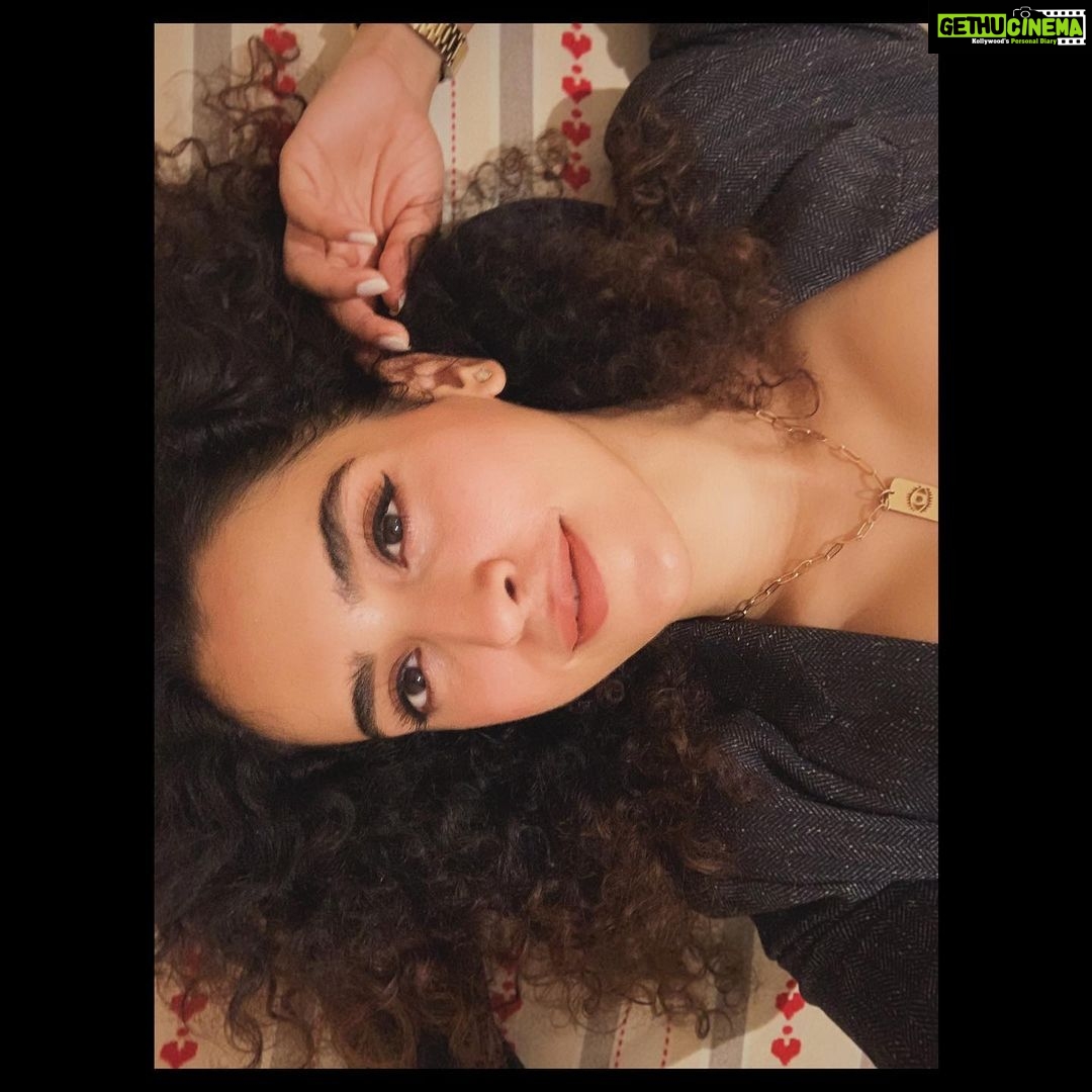Sanya Malhotra Instagram - #saveresavereselfie
