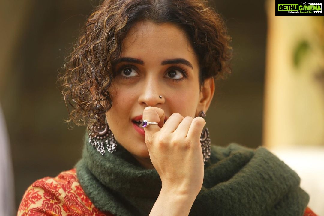 Sanya Malhotra Instagram - Badhaai ho 1 saal hogaya hai #Badhaaiho ko! @ayushmannk @gajrajrao @neena_gupta @iamitrsharma @jungleepictures @pictureschrome @ishantanus #akshatghildiyal 😍♥️