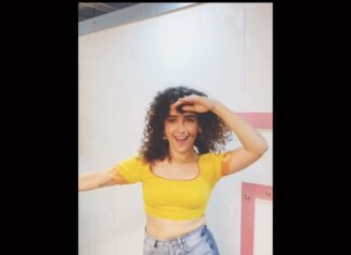 Sanya Malhotra Instagram - Humkoo aaj Kal hai intezaar.....Dance karne ka because I haven’t danced in a while and I miss it 😕 ... Hence #channellingmyinnerMadhuri 🙏🏽