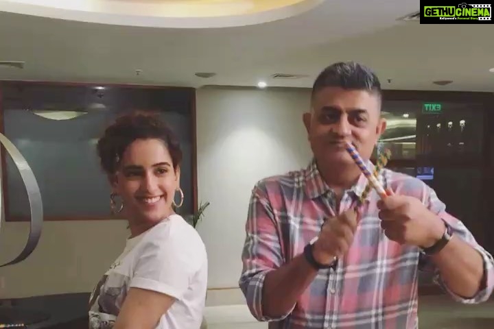 Sanya Malhotra Instagram - Badhaai ho 1 saal hogaya hai #Badhaaiho ko! @ayushmannk @gajrajrao @neena_gupta @iamitrsharma @jungleepictures @pictureschrome @ishantanus #akshatghildiyal 😍♥️