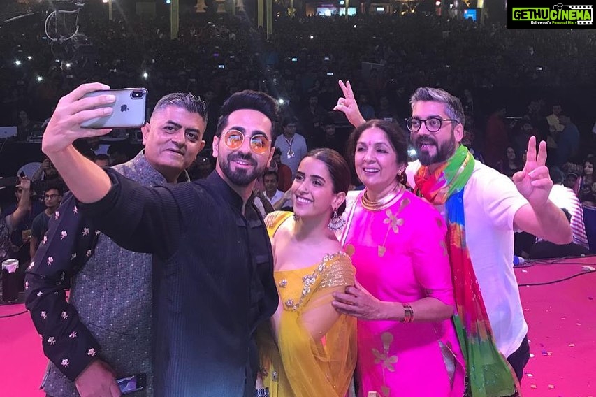 Sanya Malhotra Instagram - Badhaai ho 1 saal hogaya hai #Badhaaiho ko! @ayushmannk @gajrajrao @neena_gupta @iamitrsharma @jungleepictures @pictureschrome @ishantanus #akshatghildiyal 😍♥️