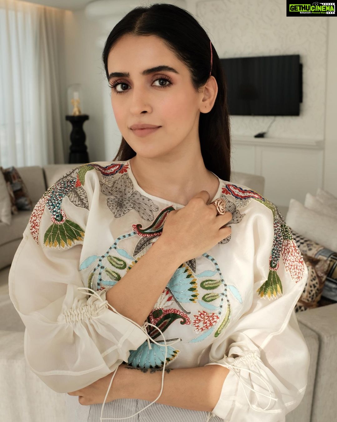 Sanya Malhotra Instagram - 🌸 @natashamathiasmakeup @qatarairways Qatar