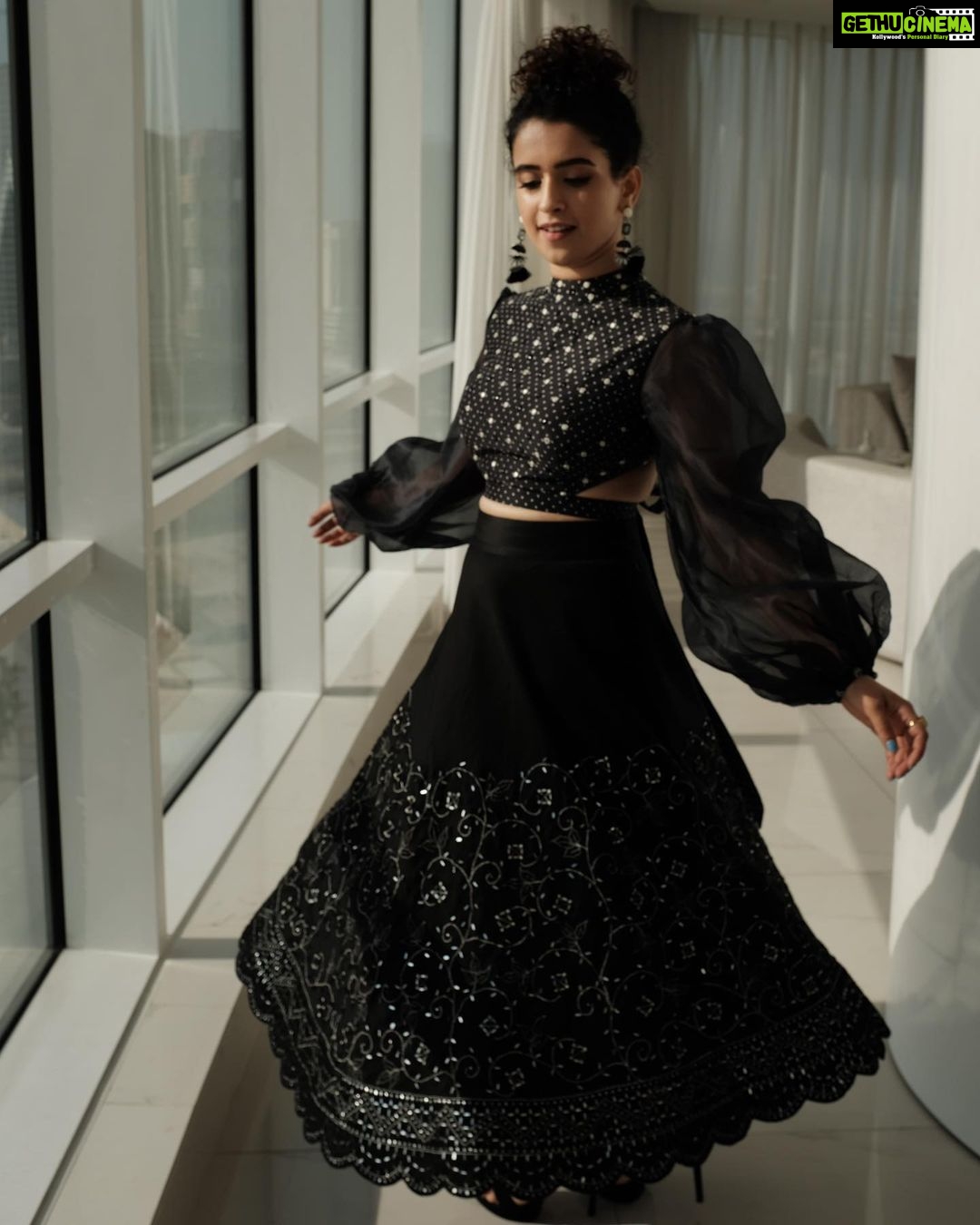Sanya Malhotra Instagram - Styled by @shnoy09, 💄 @natashamathiasmakeup ,👗 @punitbalanaofficial, @azotiique Mondrian Doha