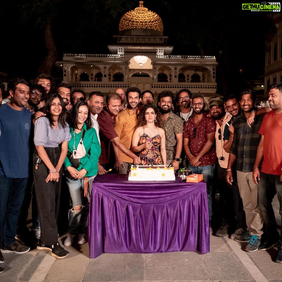 Sanya Malhotra Instagram - It has been an amazing journey, can't wait to bring you this mystery thriller, HIT - The First Case 💥 @rajkummar_rao @saileshkolanu #BhushanKumar @tseries.official @tseriesfilms #DilRajuProductions @srivenkateswaracreations #KrishanKumar @kuldeep_rathore18 @manan_bhardwaj_official @shivchanana