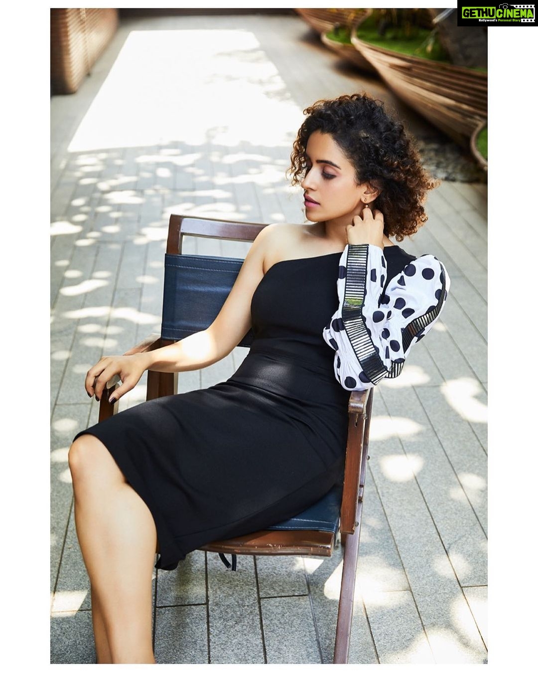 Sanya Malhotra Instagram - ⚫️⚪️ • • • 📸 @rohanshrestha 👗 @alliaalrufai 💄 @shailja_jaiswal @glamourbeautybysu