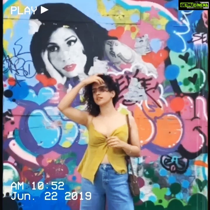 Sanya Malhotra Instagram - your rolled up sleeves in your skull tshirt #amywinehouse