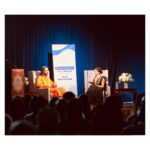 Sanya Malhotra Instagram - Congratulations JKyog for organising the biggest yoga fest in USA. It was Indeed a pleasure to meet and talk with Swami Mukundananda ji. #radhakrishnatemple #JKYog
