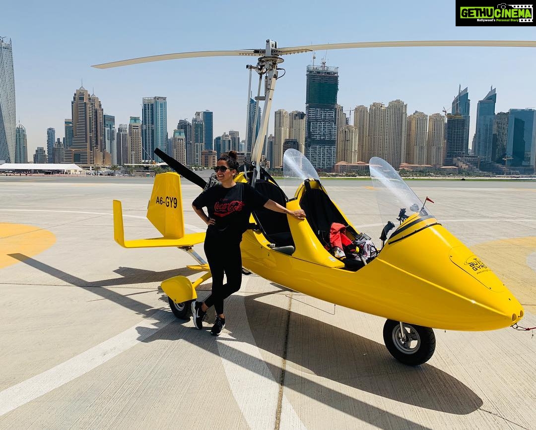 Sanya Malhotra Instagram - I believe I can flyyyyyy 🎤 🎶 with @skyhubdubai #gyrocopter #gyrocopterdubai Dubai, United Arab Emirates