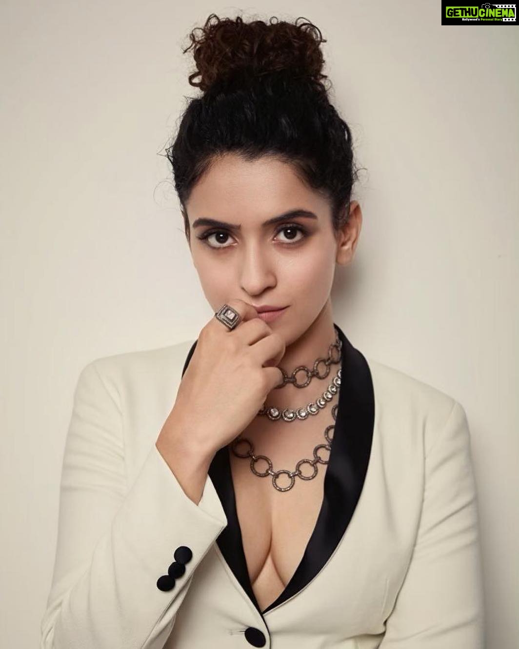 Sanya Malhotra Instagram - Last night at #gqstyleandcultureawards2019 • • • 👗 @mohitrai @miloni_s91 • assisted by @shreyamaheshwariii • 💄 @shraddha.naik • 💁🏻♀️ @glamourbeautybysu • 📸 @kamalesh_sathyian •