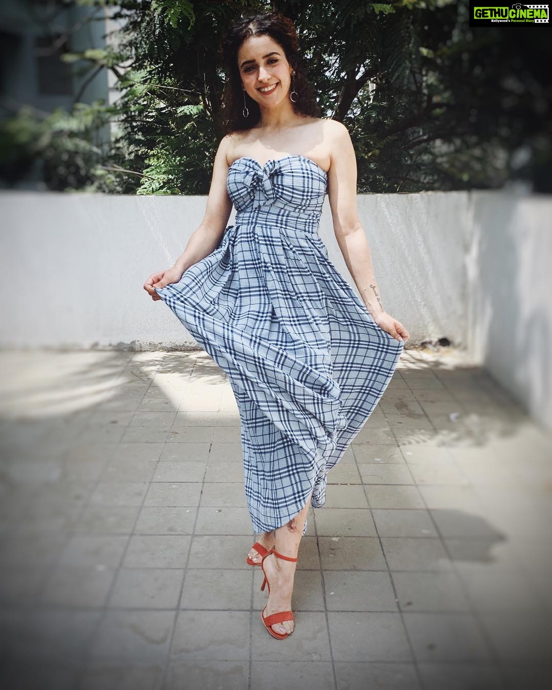 Sanya Malhotra Instagram - Happy women’s day ♥️ • 7 days to go @photographamzn 😌♥️ 👗 @sanamratansi