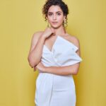 Sanya Malhotra Instagram - For #htstyleawards2019 💛 • • 👗- @mohitrai @miloni_s91 •Assisted by-@shreyamaheshwariii •💄 - @natashamathiasmakeup •💁🏻‍♀️- @glamourbeautybysu •📸-@mohitvaru •(Tap for details)
