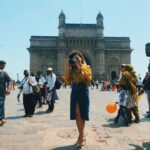 Sanya Malhotra Instagram – Saalon baad jab ye aap photo dekhengi, aapko aapke chehre pe yahi dhoop dikhayi degi, aapke baalon mein ye hawa aur apke kaano mein hazaro logo ki awaaz.. hamesha ke liye sab chalajayega. .
.
 Smile please!📸 #photograph #gatewayofindia @photographamzn #9daystogo Gateway of India
