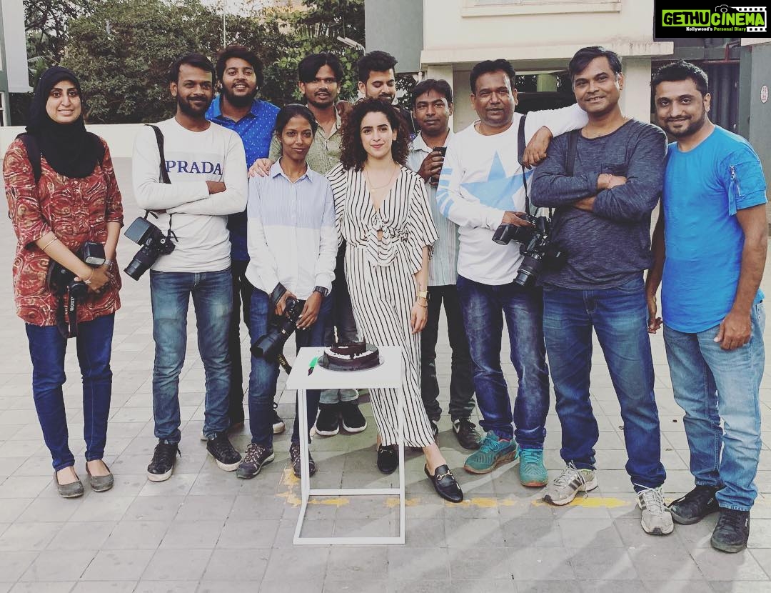 Sanya Malhotra Instagram - Special PHOTOGRAPH(s) with our exceptionally hardworking Paps 💖☺️ Thanks for coming..