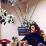 Sanya Malhotra Instagram - Throwback to happy times from my 🇬🇧 trip with @airbnb .What a beautiful home this was, this trip will surely go down the memory lane. #ad