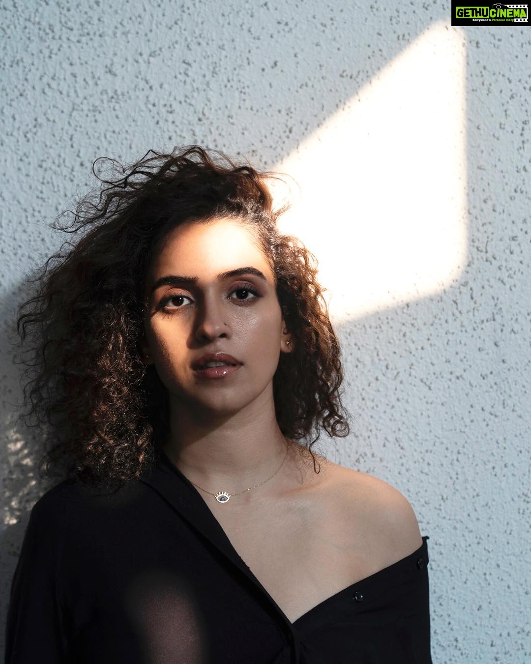 Sanya Malhotra Instagram - just keep me where the light is ✨ •• 📸 @ashiq_mk •• 💄 @natashamathiasmakeup