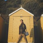 Sanya Malhotra Instagram - Hawaa mein udta jayee mera kala shoelace cotton ka #ohhooohho 🎤 🎶 📸 @shubhi_raina Bournemouth