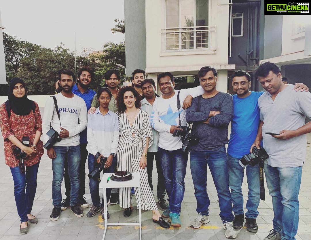 Sanya Malhotra Instagram - Special PHOTOGRAPH(s) with our exceptionally hardworking Paps 💖☺️ Thanks for coming..