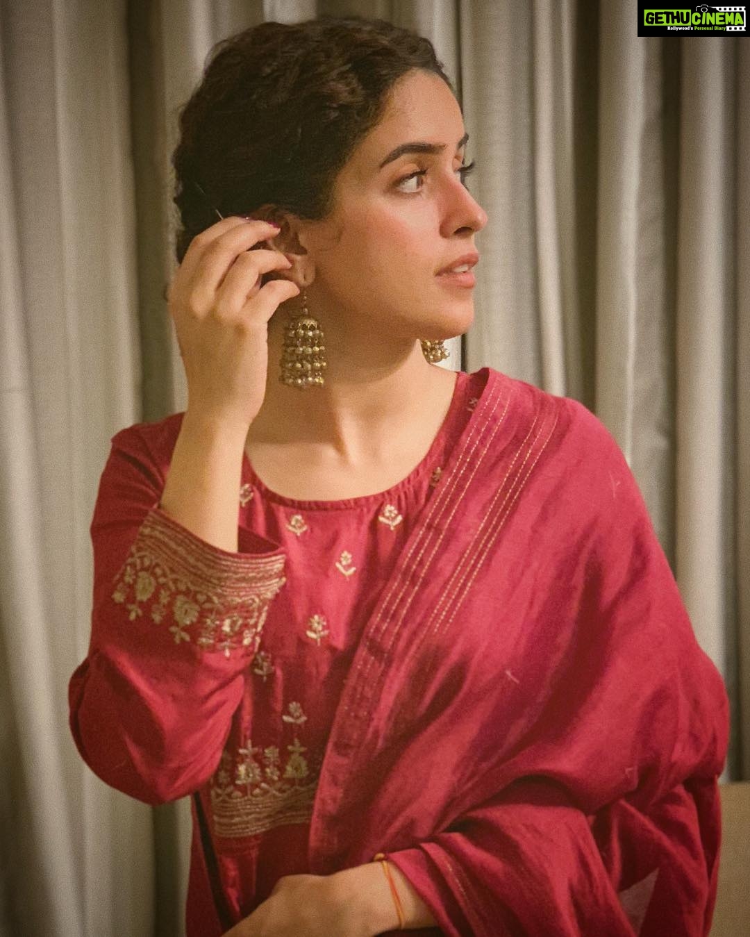 Sanya Malhotra Instagram - #wowsonotcandid #diwali♥️