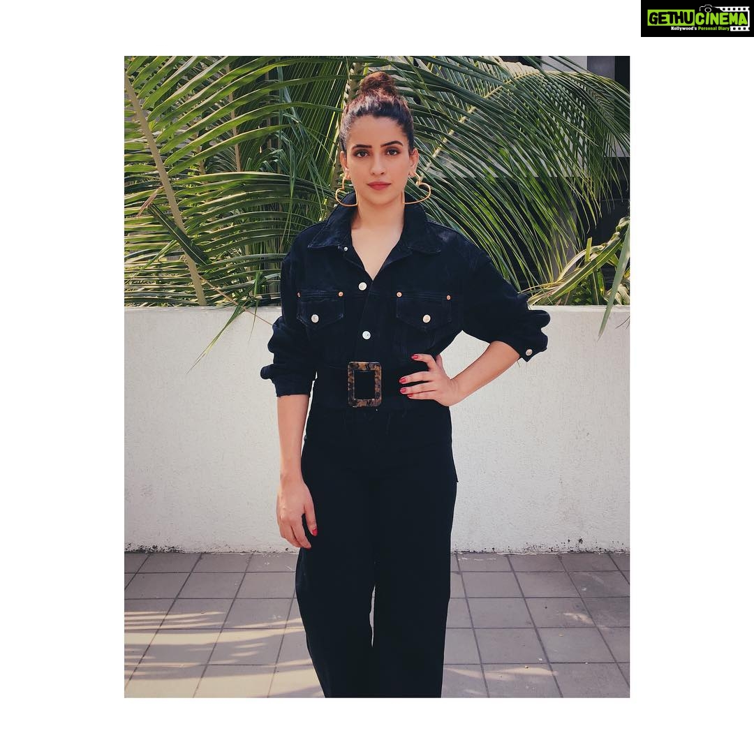 Sanya Malhotra Instagram - •💄 @makeupandhairbystacy• 👗 @who_wore_what_when •