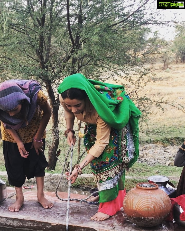 Sanya Malhotra Instagram - Baapkhaanikyo! Sirf 2 din bach gaye for #Pataakha 💥 @radhikamadan #pataakhaprep #throwback