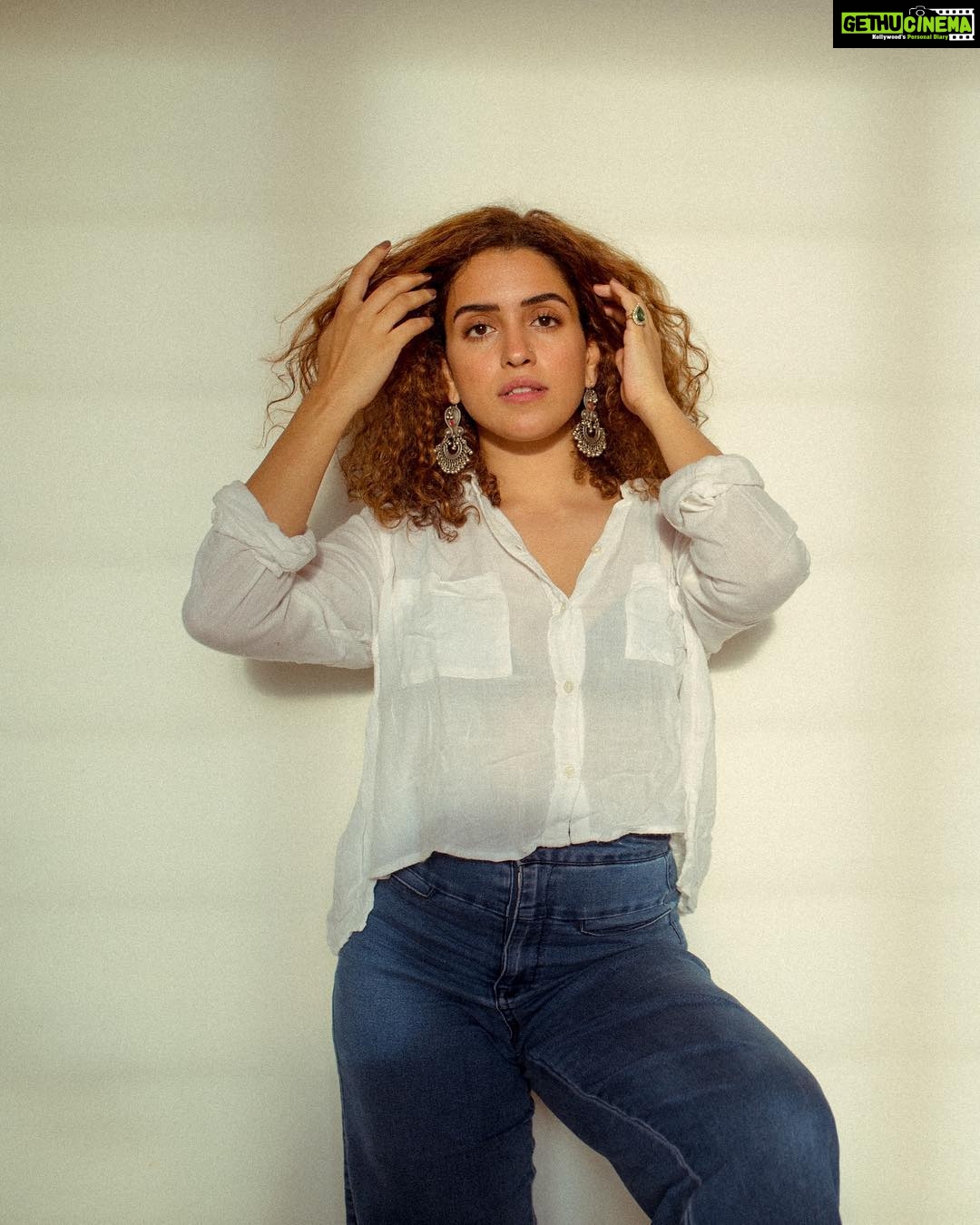 Sanya Malhotra Instagram - • • • 📷 @mayank0491