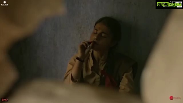 Sanya Malhotra Instagram - #Repost @pataakhamovie ・・・ #PataakhaTrailer 👉💣💥 (link in bio) #VishalBhardwaj #DheerajWadhawan @ajay_kapoor_ @kytaproductions @vbfilmsofficial @rekha_bhardwaj @sanyamalhotra_ @radhikamadan @whosunilgrover @abhiduhan @namitdas #VijayRaaz @saanandverma @b4umotionpictures @zeemusiccompany