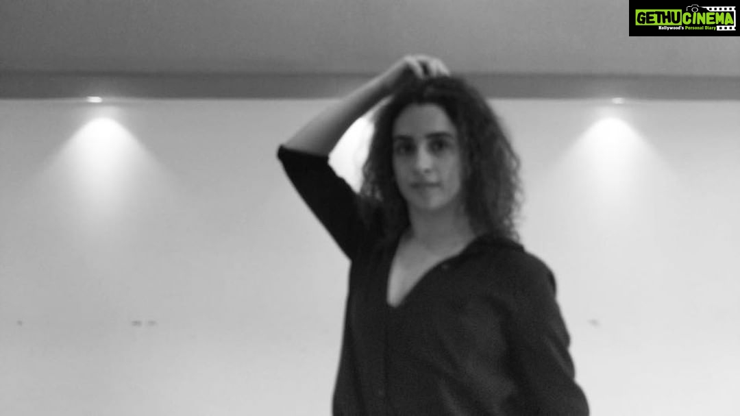 Sanya Malhotra Instagram - 🐥Choreography by @shazebsheikh #shazebsheikhchoreography #dilbar #naachoaurnachnedo