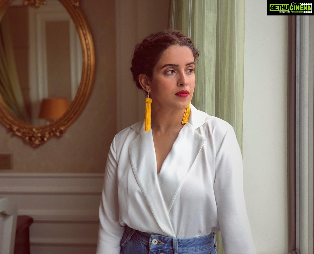 Sanya Malhotra Instagram - 💛 👗 @anjalimehta92 ♥️ Datong