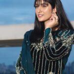 Sarah Khan Instagram - Eid Mubarak from me and mine ✨🐐🐄🐪 👗@kanwalmalik.official @kanwalmalik01 📸 @yasser.sadiq_ 👁 @optianopakistan (cosmetic lenses)
