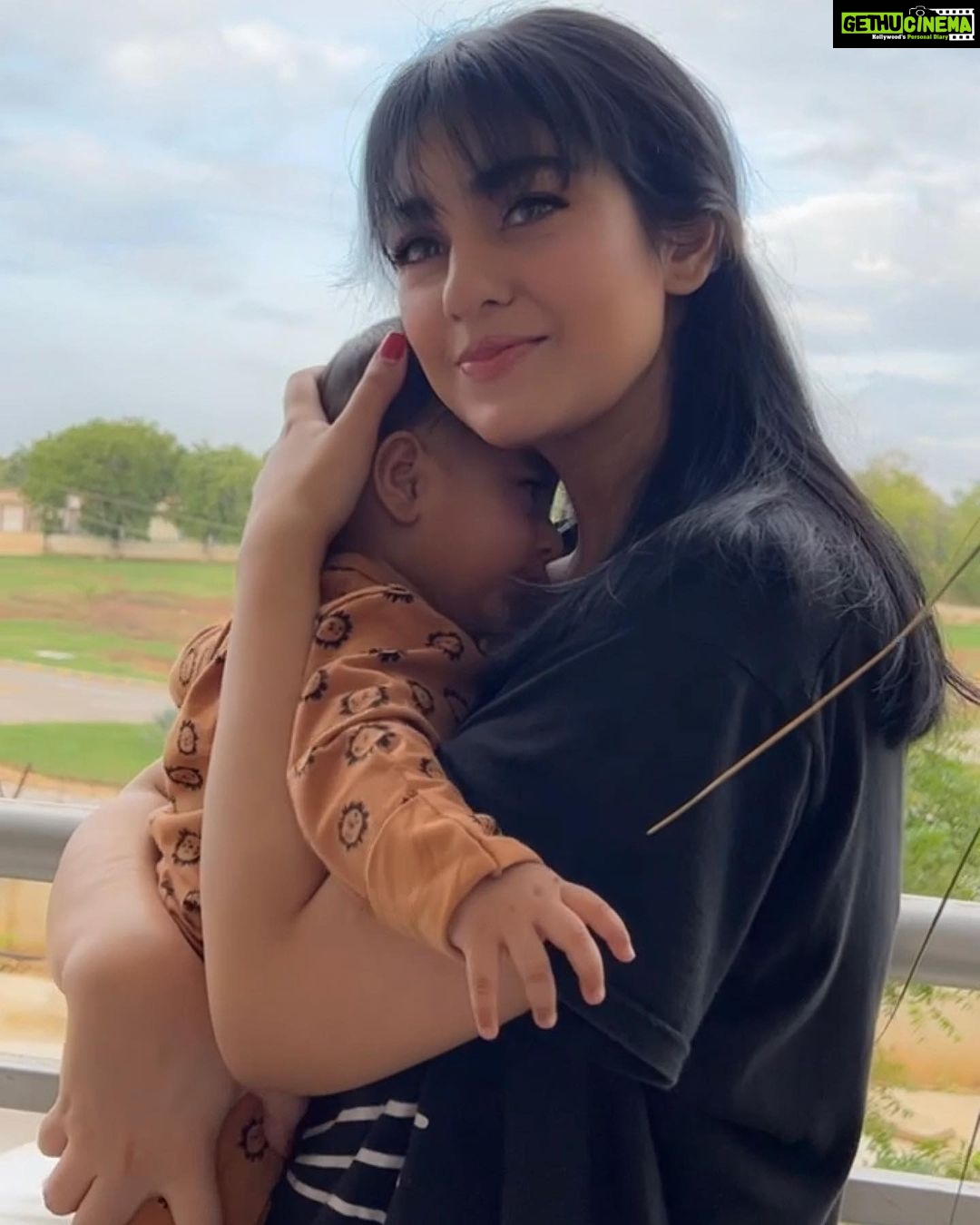 Sarah Khan Instagram - Me and my Alyana 🌈💕♥️🌧