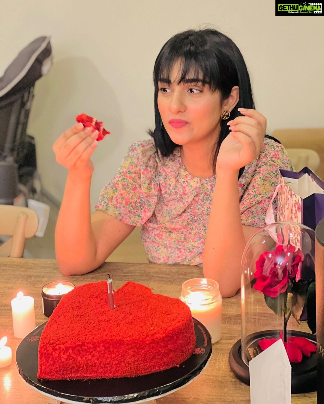 Sarah Khan Instagram - Thank you @falakshabir1 for being mine, You have spoiled me with your love(and presents π) Thank you Osman bhai and Aisha for the lovely present β¨π I absolutely loveee ittt! Hamza and Noor you both mean the world to me.β₯οΈπ― Lastly, Iβd like to thank Alyana for peacefully sleeping through out the time so we could eat π€ͺβ₯οΈ Ps. The cake is delicious π―π