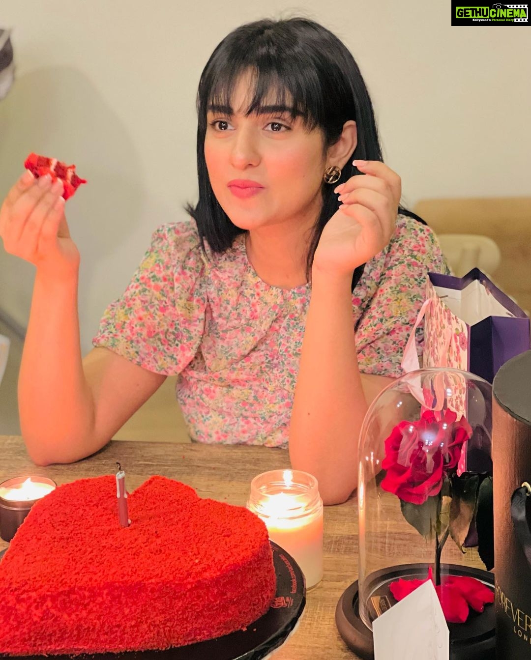 Sarah Khan Instagram - Thank you @falakshabir1 for being mine, You have spoiled me with your love(and presents π) Thank you Osman bhai and Aisha for the lovely present β¨π I absolutely loveee ittt! Hamza and Noor you both mean the world to me.β₯οΈπ― Lastly, Iβd like to thank Alyana for peacefully sleeping through out the time so we could eat π€ͺβ₯οΈ Ps. The cake is delicious π―π