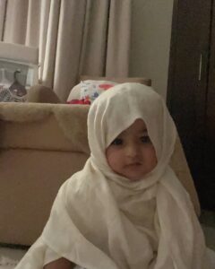 Sarah Khan Instagram - Jumma Mubarak ♥️🧿💕 

Remember my Alyana in your prayers 🤲🏻💕