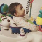 Sarah Khan Instagram - Oh Alyana! 💕🧿😅 *MASHALLAH MASHALLAH* PS. FUZOOL MASHWARAY APNI HAD TAK MAHDOOD RAKHAIN BAS VIDEO ENJOY KARAIN. Me MAA hon is ki mujhea mat batain issay kesay paalna hai :)