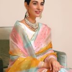 Sarah Khan Instagram - Saree may be a rainbow 🌈 draped in a cloud Smooth and luxurious liquid organza saari in rainbow shade! @laari.official www.laariofficial.com @stylebyhassan @hassanabdullahofficial 📸 @yasser.sadiq_ 💎 @kohar_jewel #laariofficial #Sarahkhan #pakistanifashion #organzasaari #styledbyhassanabdullah