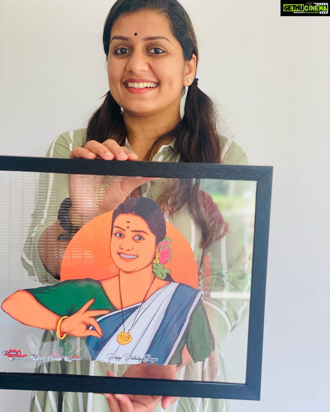 Sarayu Mohan Instagram - Thank u guys❤️ @mr_appooss_ @sreekanthvnairsree @nishanth_lovely_creations @aloshi_kl53 വീട്ടിലേക്ക് എത്തുമ്പോൾ ,കൂട് പൊട്ടിക്കാൻ ഒരു സമ്മാന പൊതിയും ,കൂട്ടിനകത്ത് കൂട്ടുകാരുടെ കൂട്ടുചേർന്നുള്ള സ്നേഹവും... It means a lot❤️❤️❤️