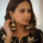 Sargun Mehta Instagram - Haqq taan dena main tainu hajje ..... COMPLETE KARO AA DIALOGUE 😁😁 SOHREYAN DA PIND AA GYA RELEASING 8TH JULY #sohreyandapindaagiya #sohreyandapindaagya #8thjuly2022