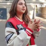 Sargun Mehta Instagram - Aa chakk fer .. edda tu gurnam bhullar .. 8th july nu dekh sohreyan de pind ch tera ki haal karna fer 😡😡 #ghundkaddlesohreyandapindaagya #SohreyanDaPindAagaya #8thjuly2022