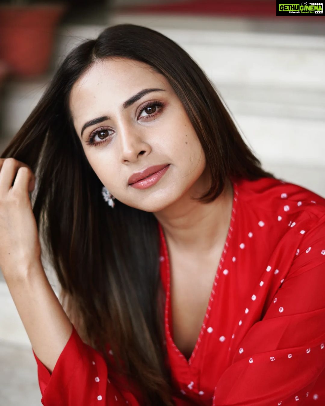 Actress Sargun Mehta HD Photos and Wallpapers July 2022 - Gethu Cinema