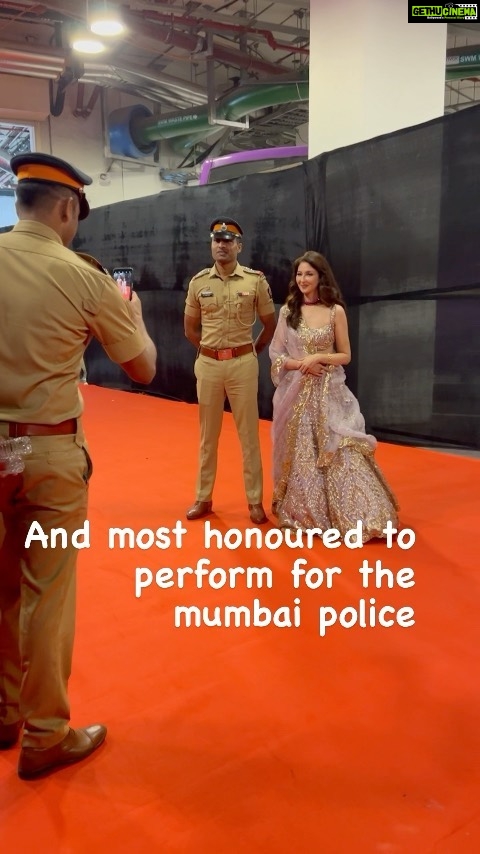Saumya Tandon Instagram - Small sneak peak into the stage life . #umang2022
