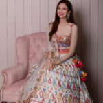 Saumya Tandon Instagram – Always feel special when I wear Indian outfit. 

Pictures @sachinkumarphotographyy 
Makeup @twinkle_makeupartist